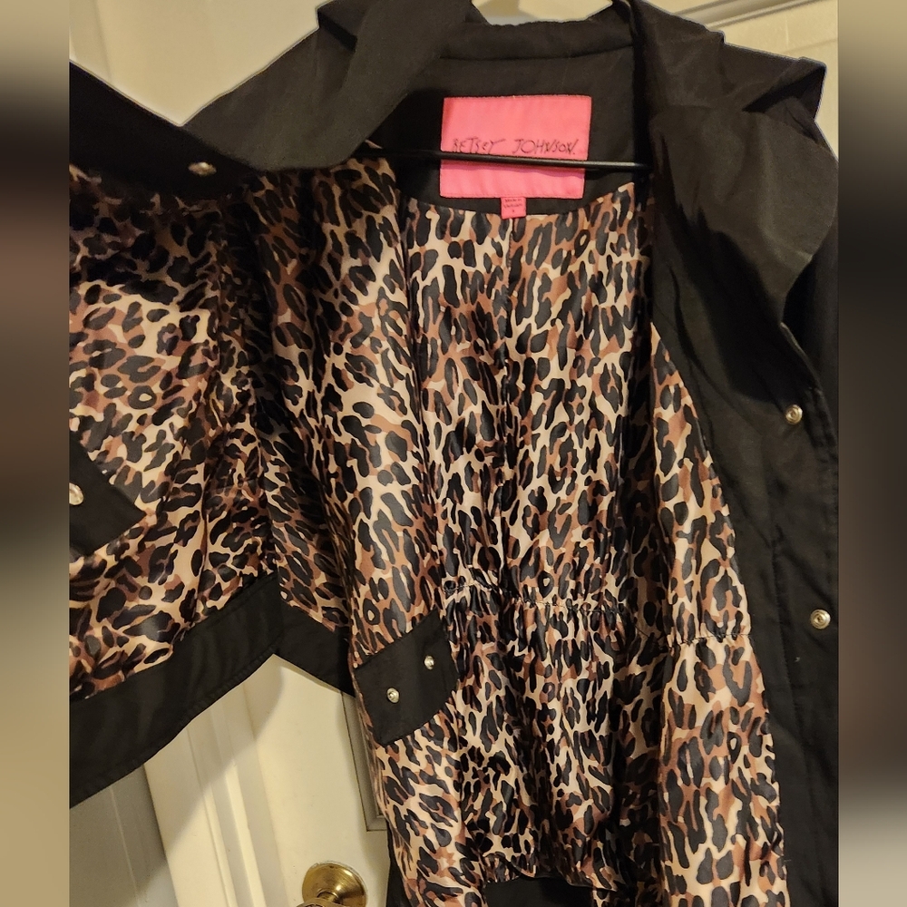 Betsey Johnson Black Hooded Cape Jacket with Leopard Inside , Size S - Picture 4 of 4